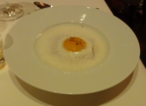 truffled-creamy-parmesan-grits-and-sunny-side-up-country-egg